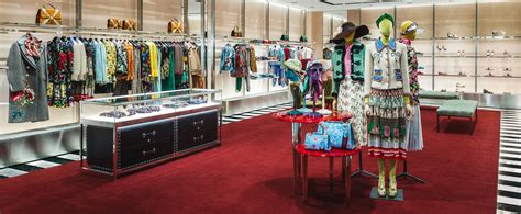 outlet mall los angeles gucci|gucci outlet cabazon prices range.